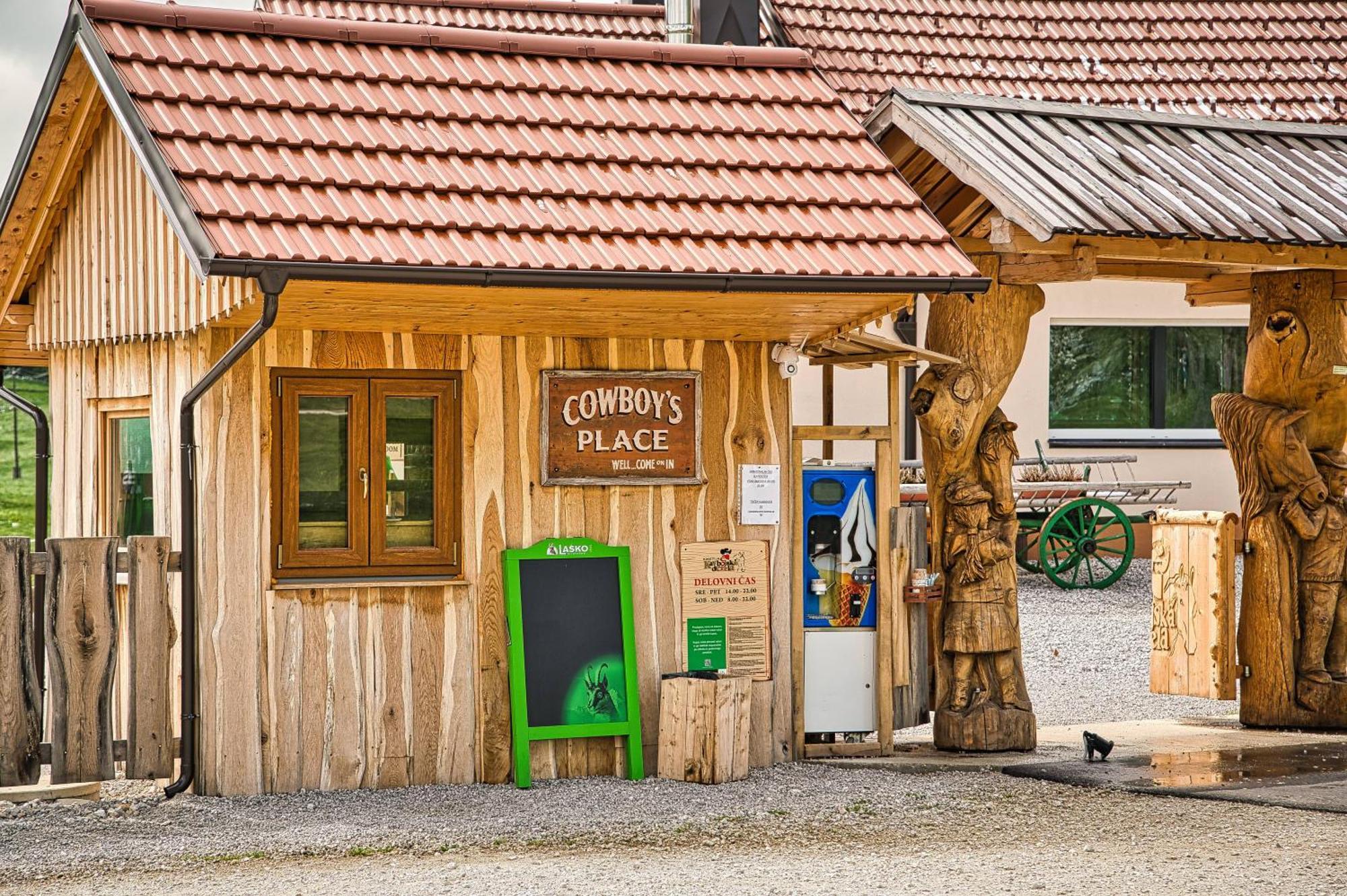 ホテル Cowboy'S Land Visnja Gora エクステリア 写真
