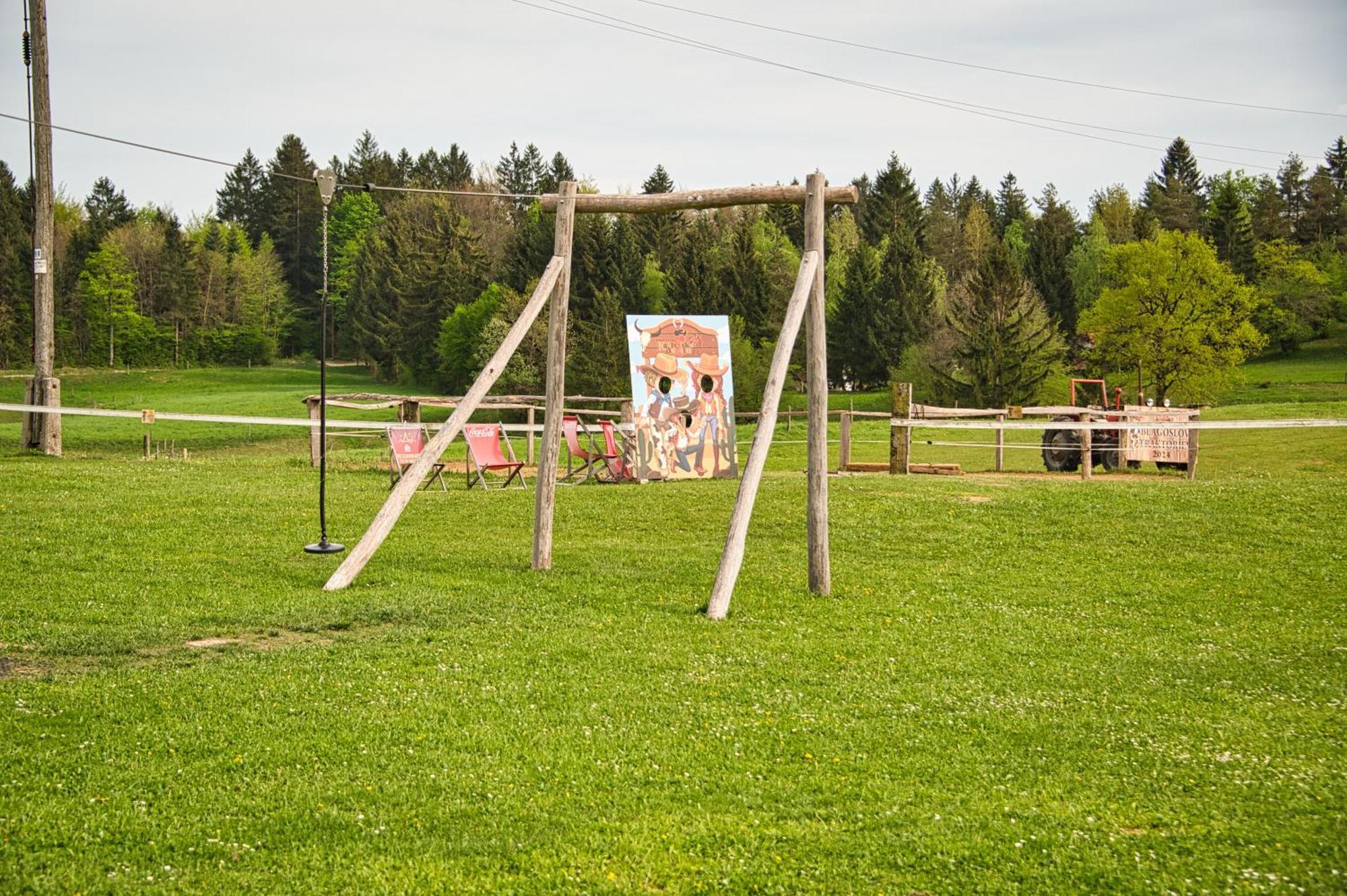 ホテル Cowboy'S Land Visnja Gora エクステリア 写真